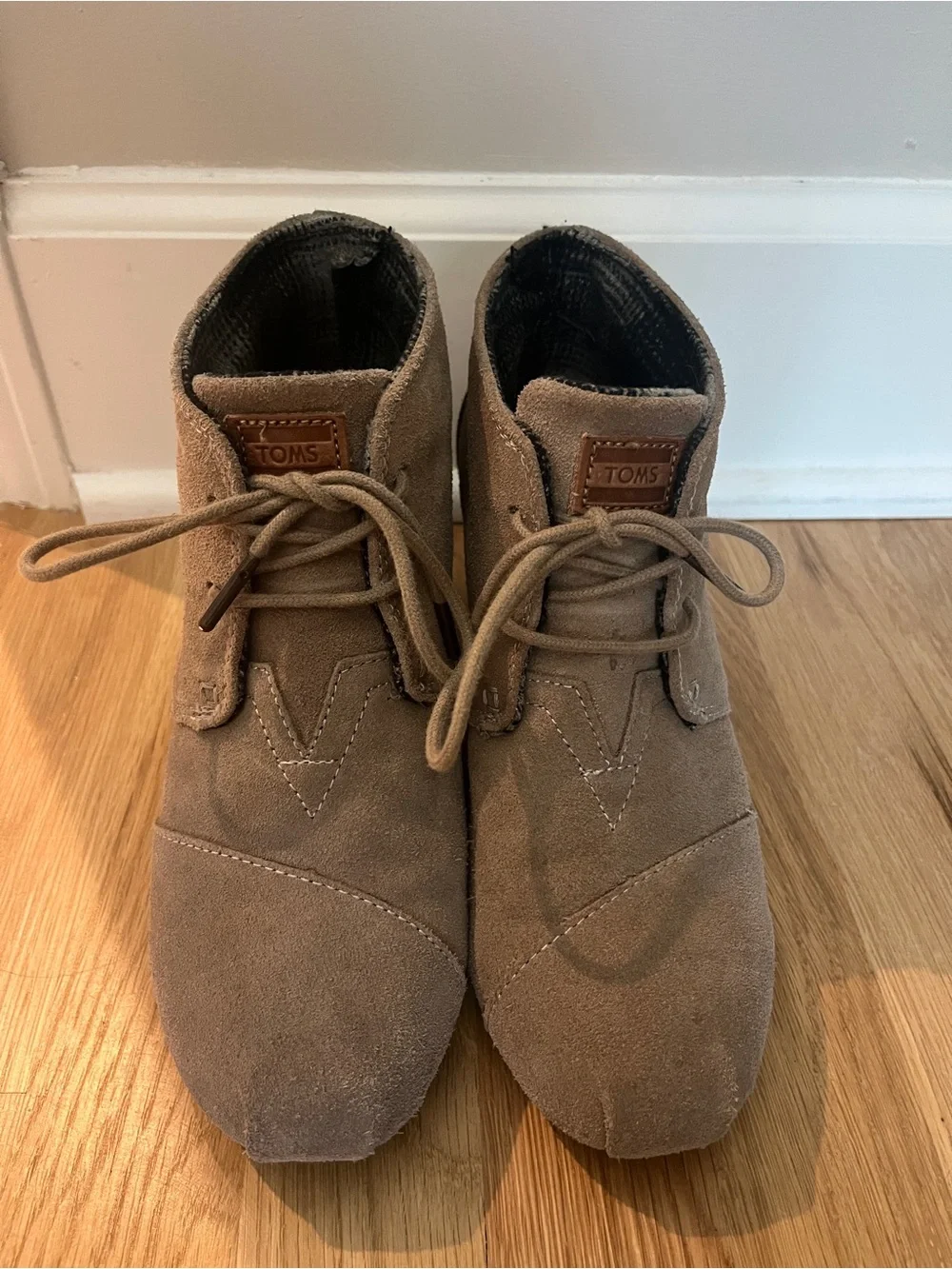 Toms Women’s Tan Suede Chukka Lace-Up Boots